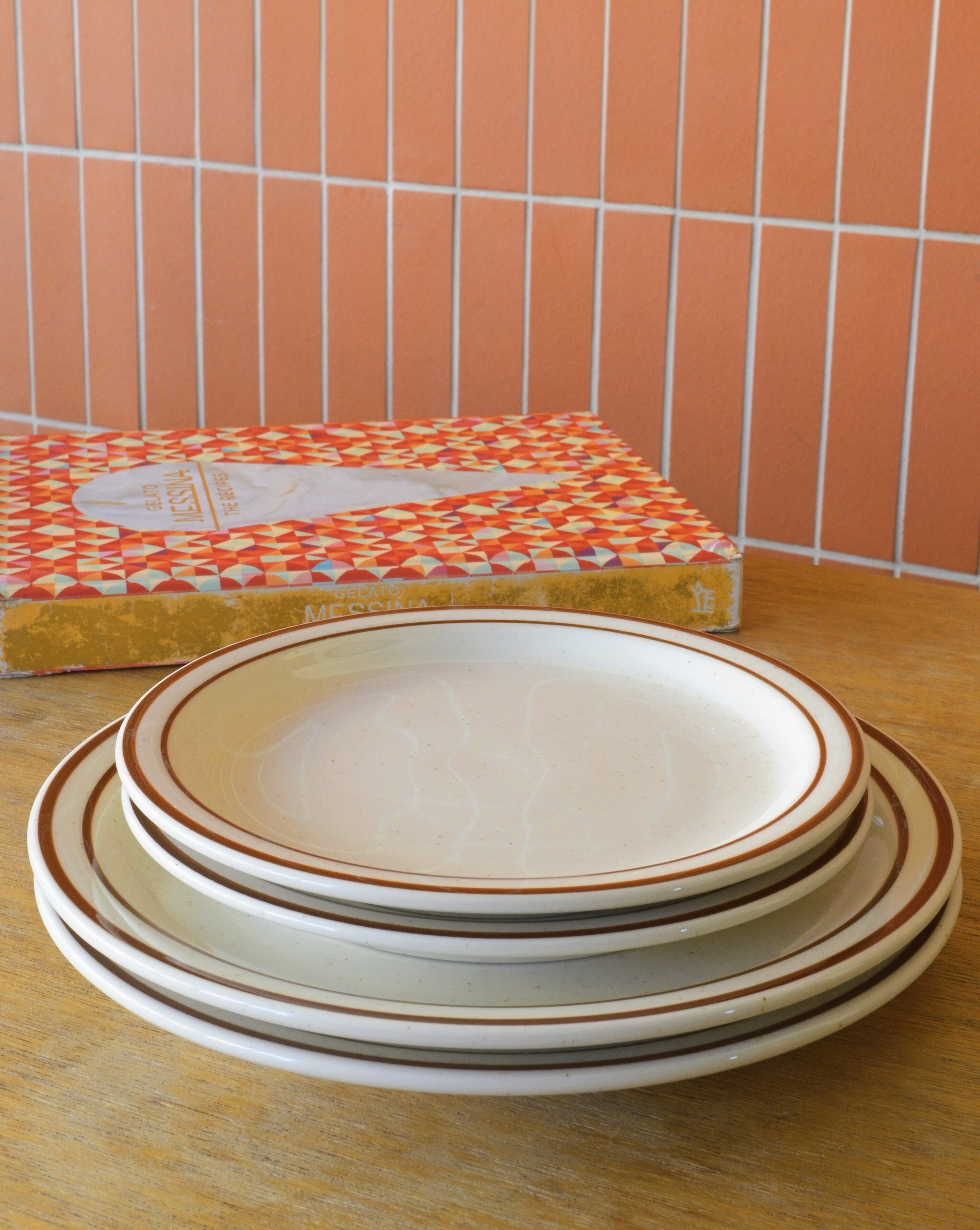 Tuxton Bahamas Round Plate Set
