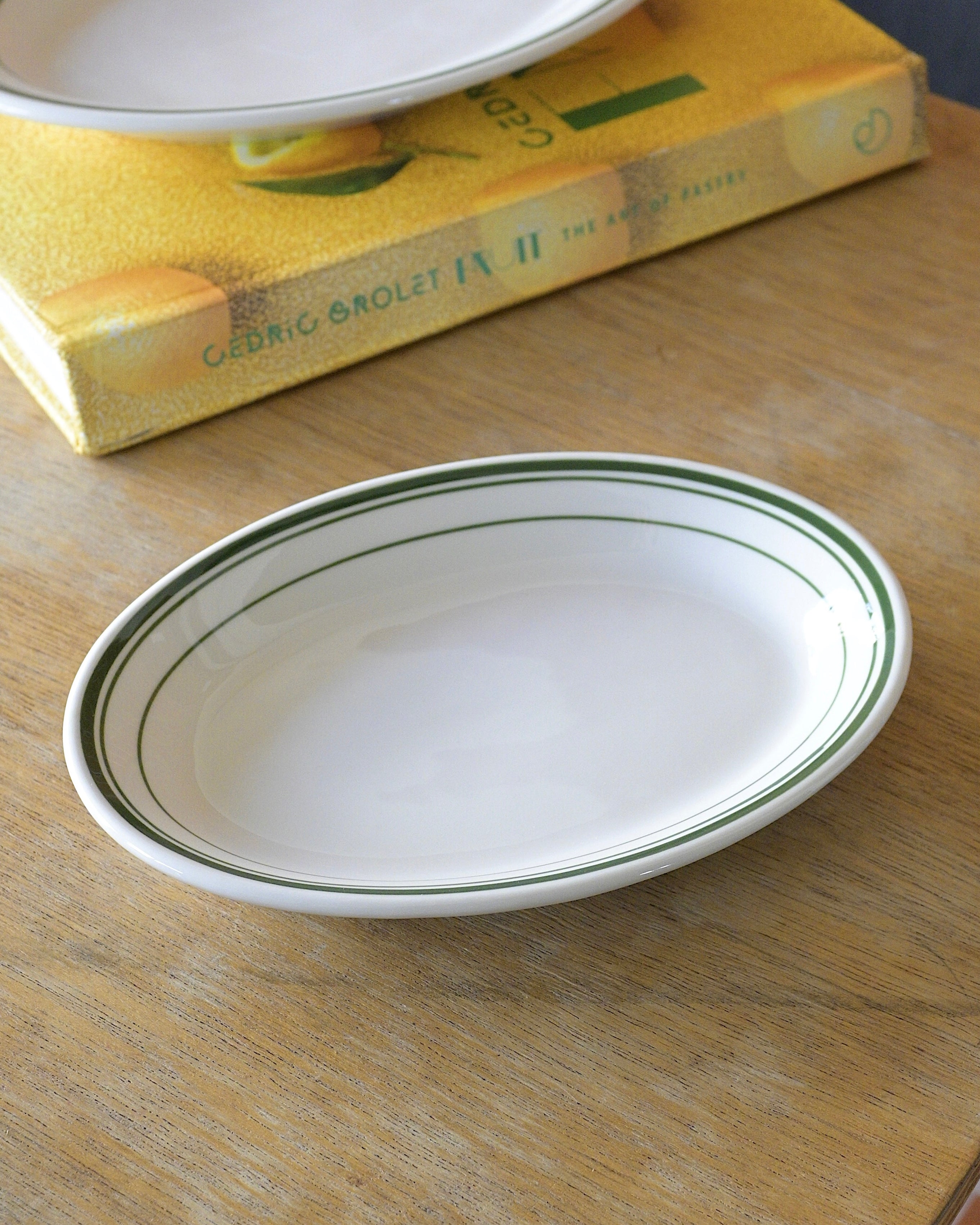 Tuxton Green Bay 8.25" Oval Plate